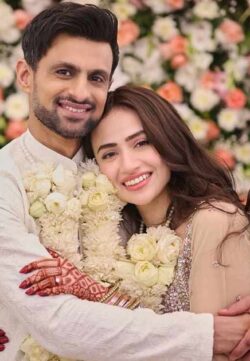 Shoaib Malik’s Whopping Net Worth Surpasses Third Wife Sana Javed by 287% – Insights into Their Combined Fortune